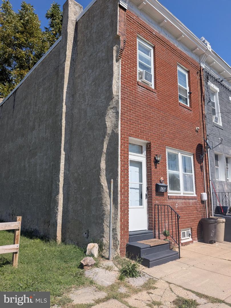 2837 W Cumberland St Property Photo 2