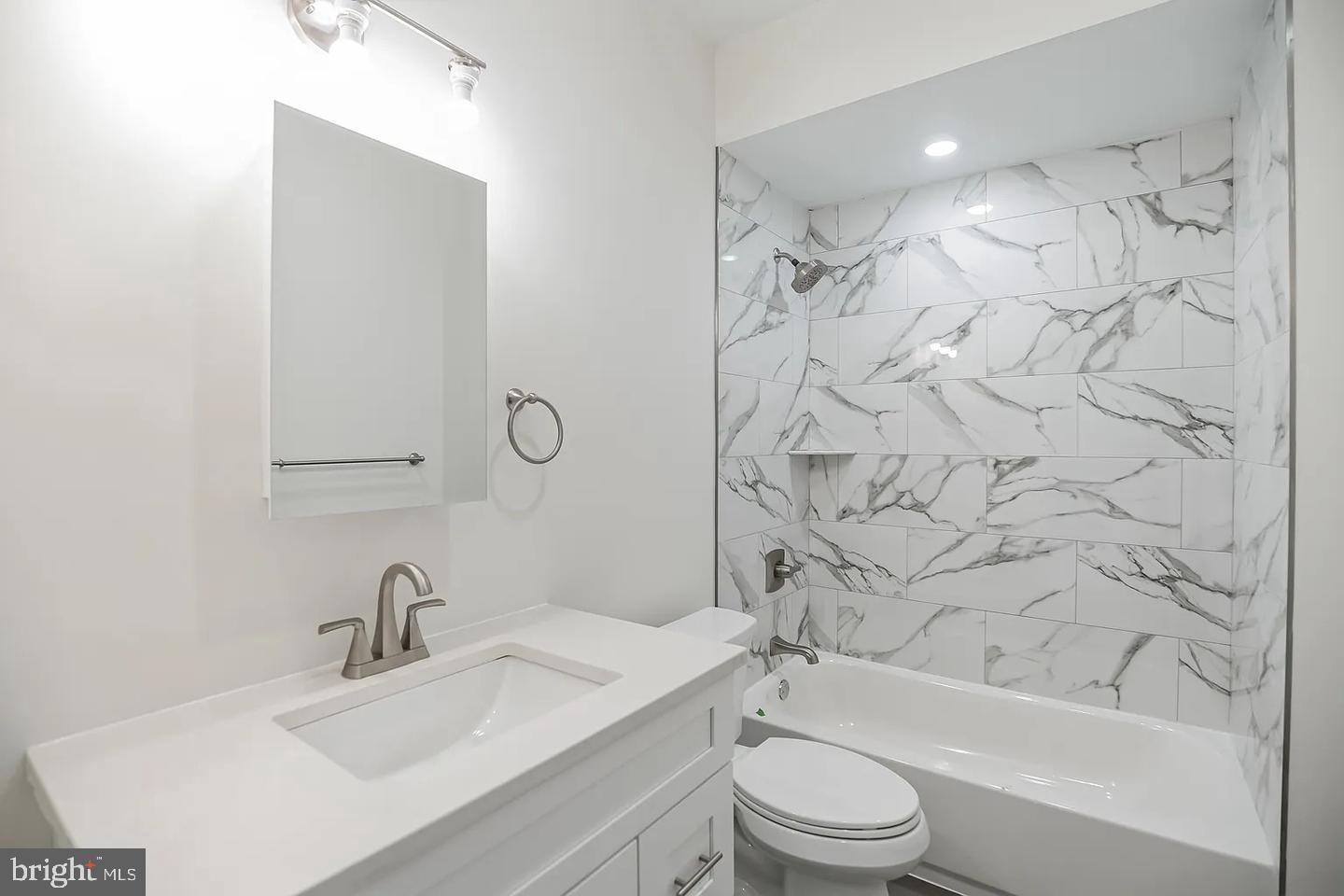 4628 Wayne Ave #b Property Photo 5