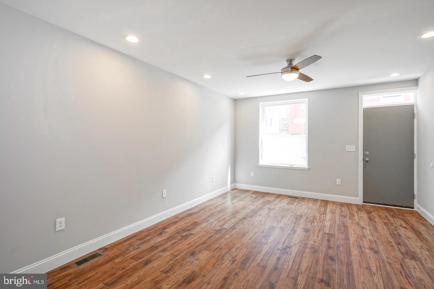 1348 N Dover St Property Photo 3