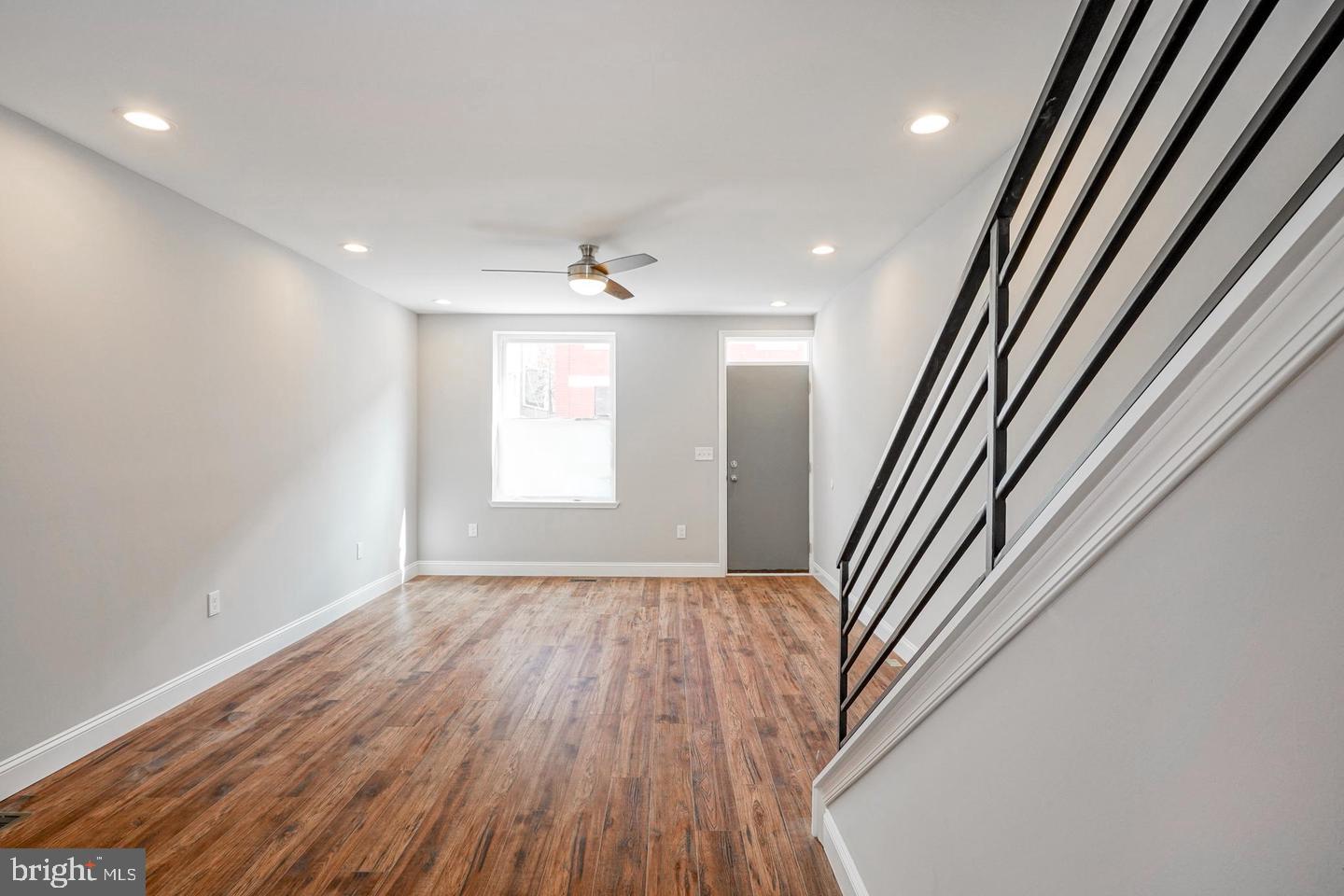 1348 N Dover St Property Photo 4