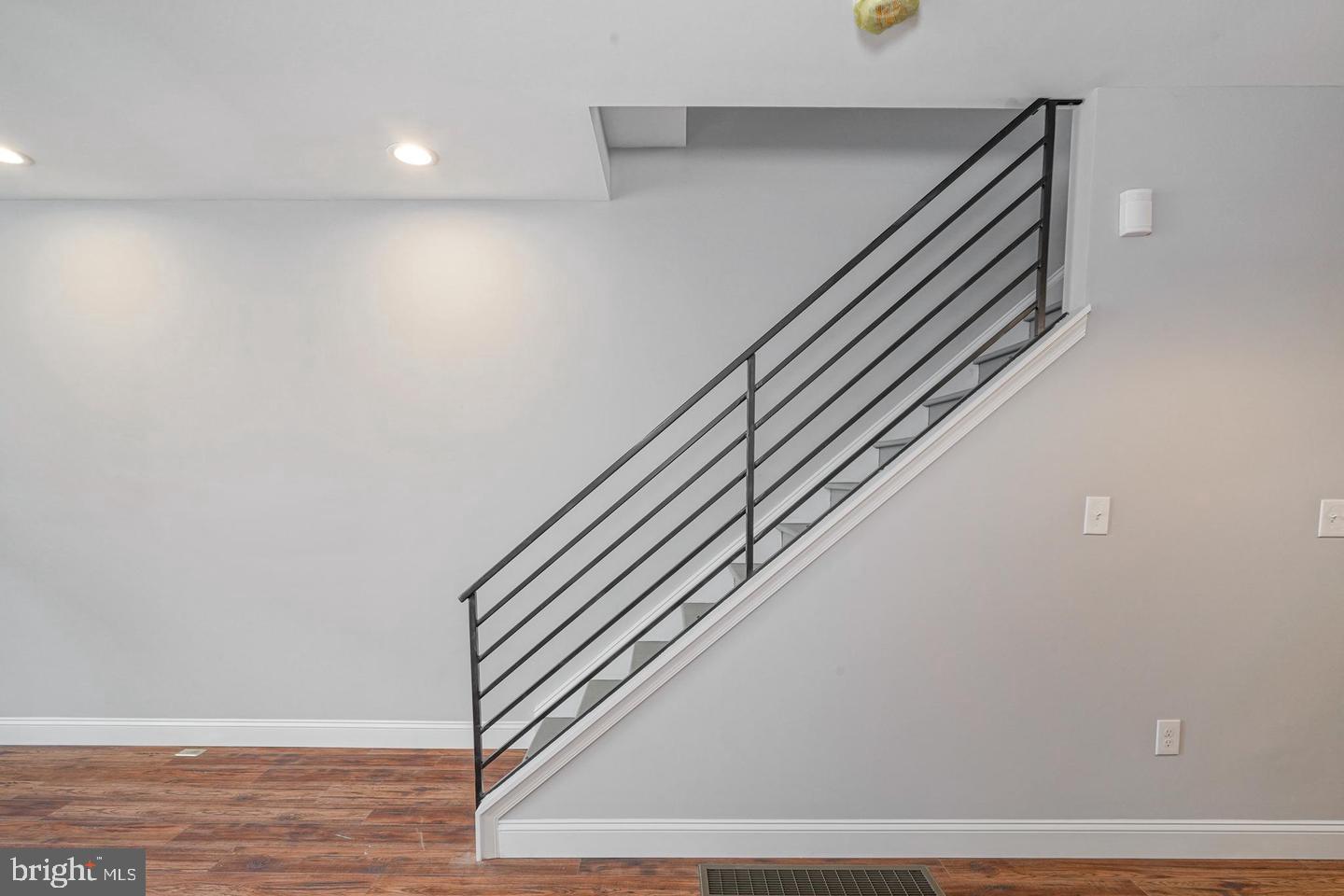1348 N Dover St Property Photo 5