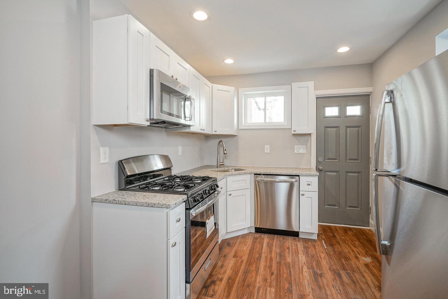 1348 N Dover St Property Photo 8