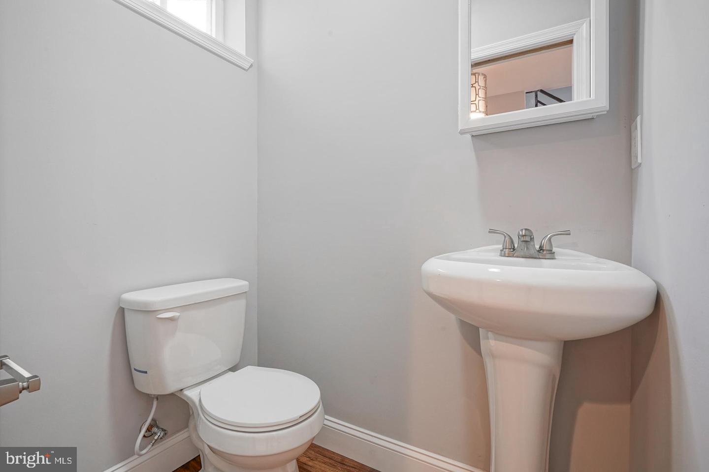 1348 N Dover St Property Photo 10