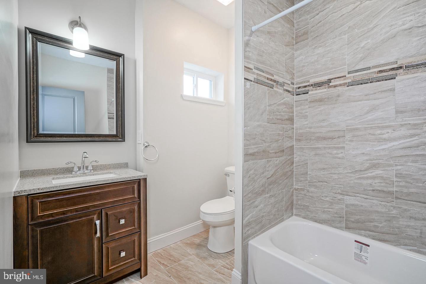 1348 N Dover St Property Photo 15