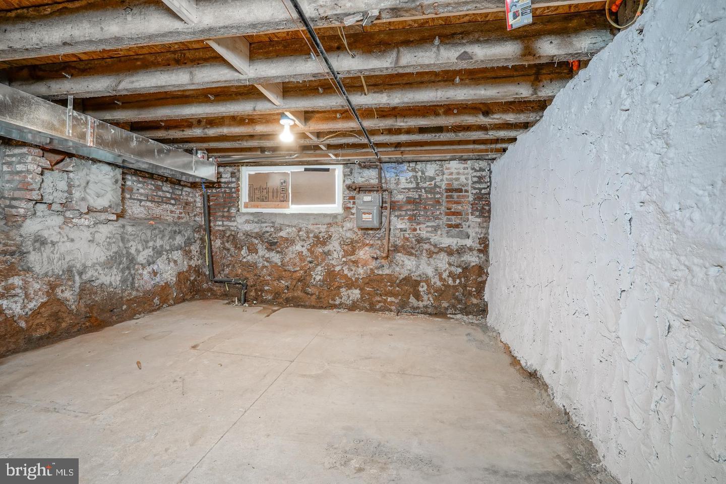 1348 N Dover St Property Photo 17