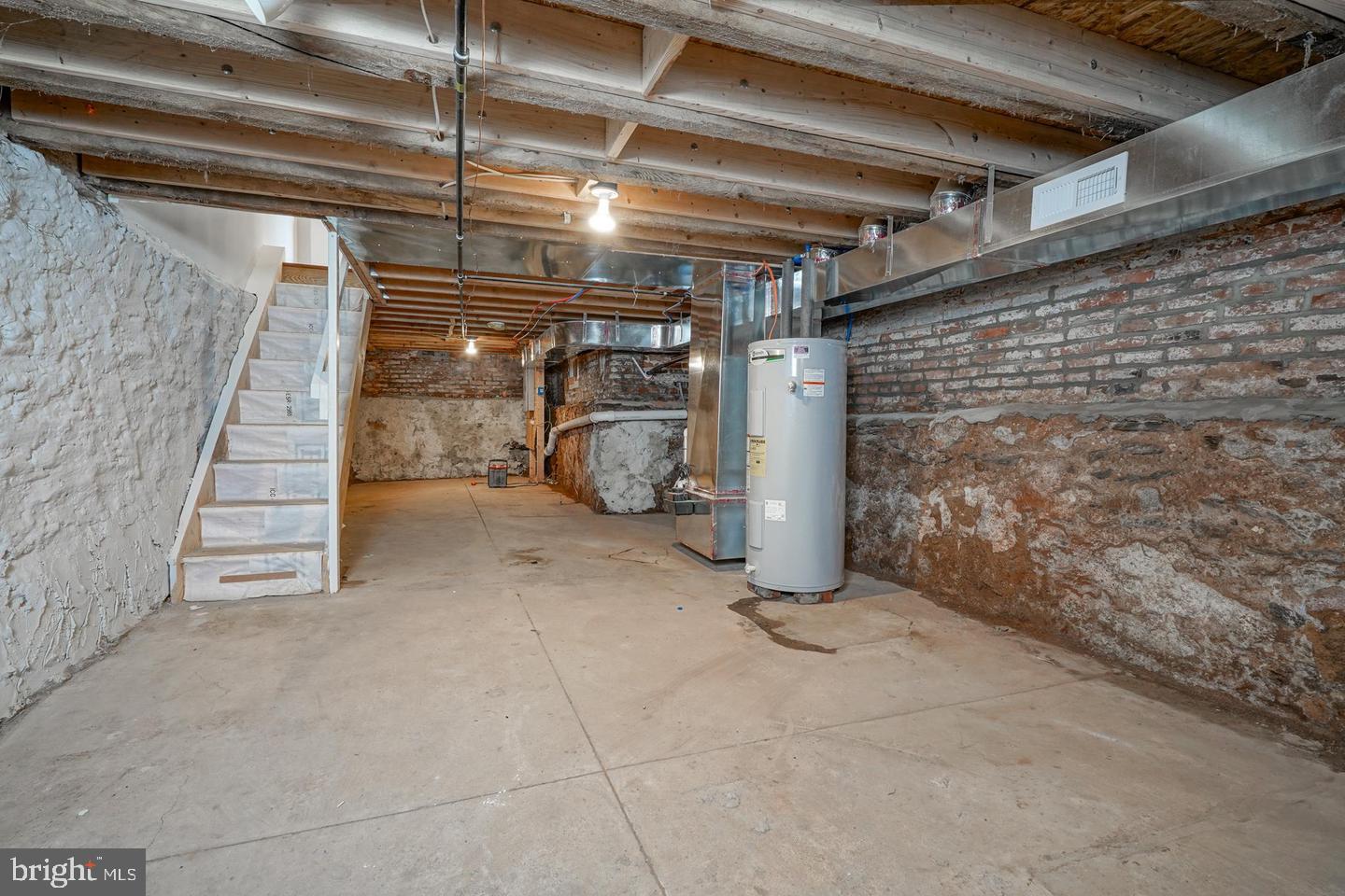 1348 N Dover St Property Photo 18