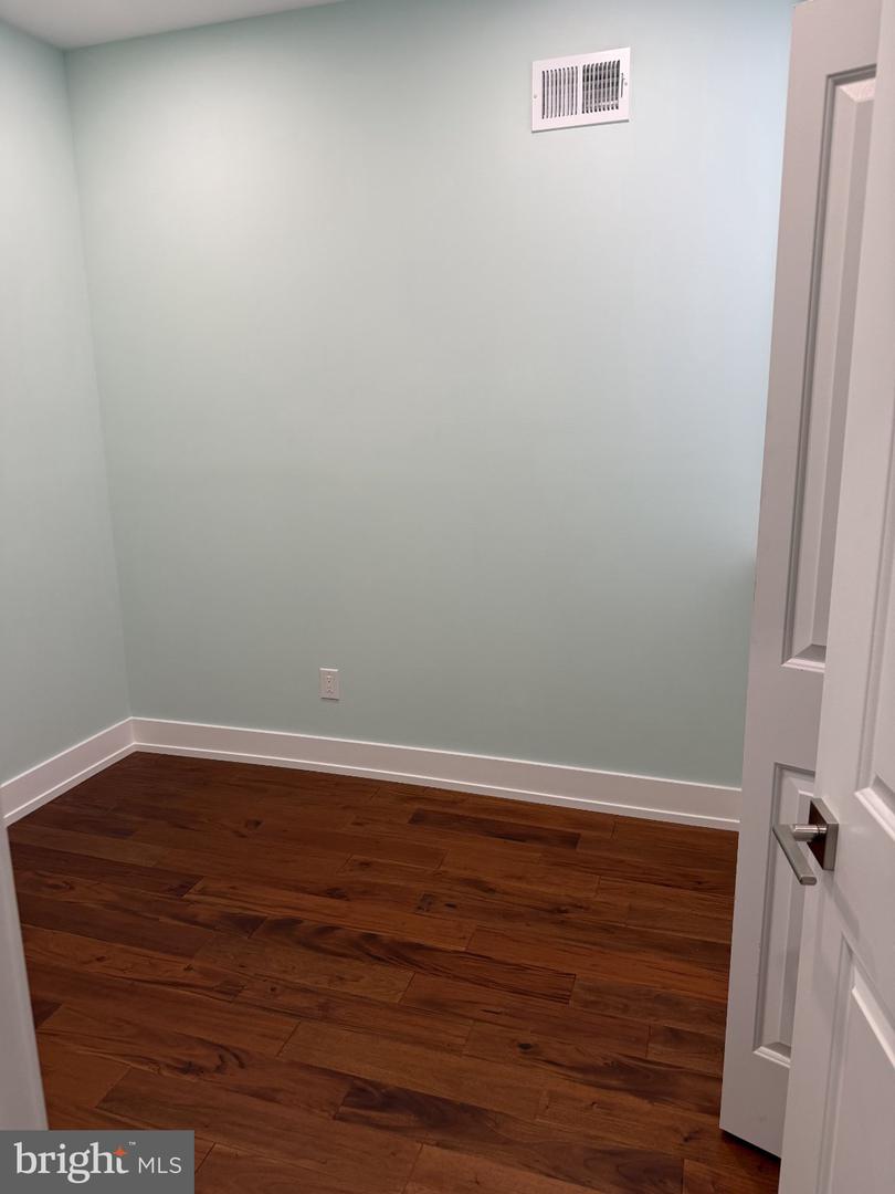 1321 W Loudon St Property Photo 8
