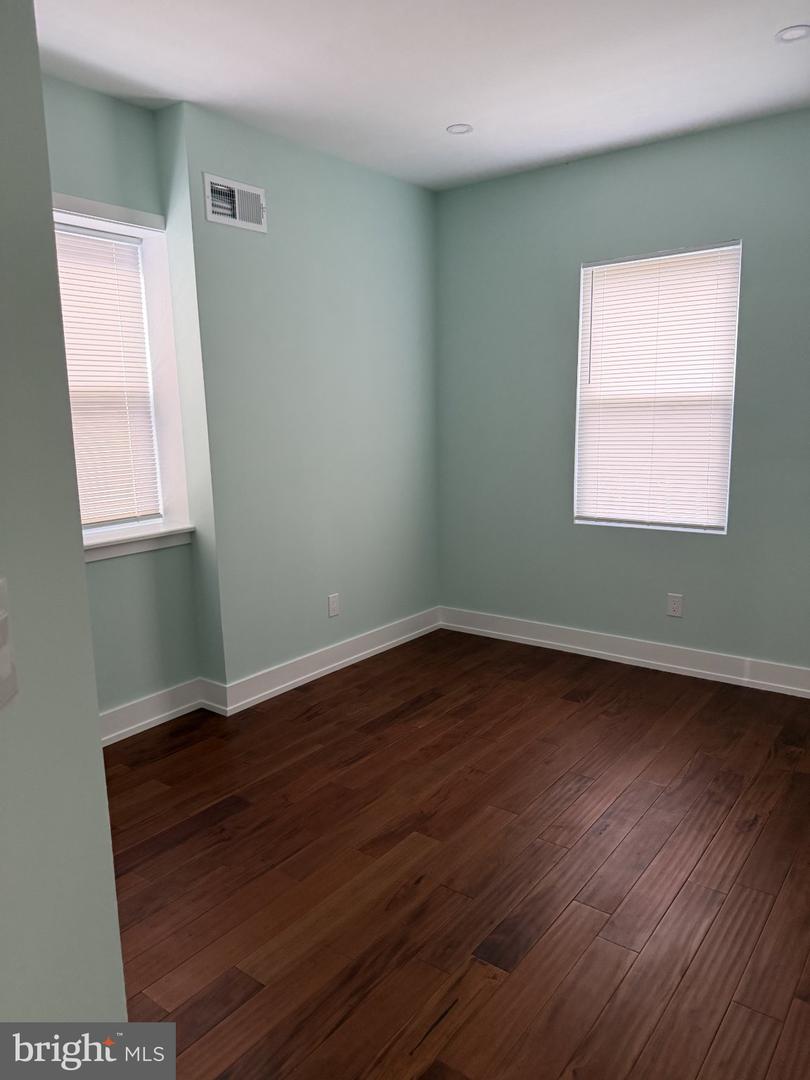 1321 W Loudon St Property Photo 9