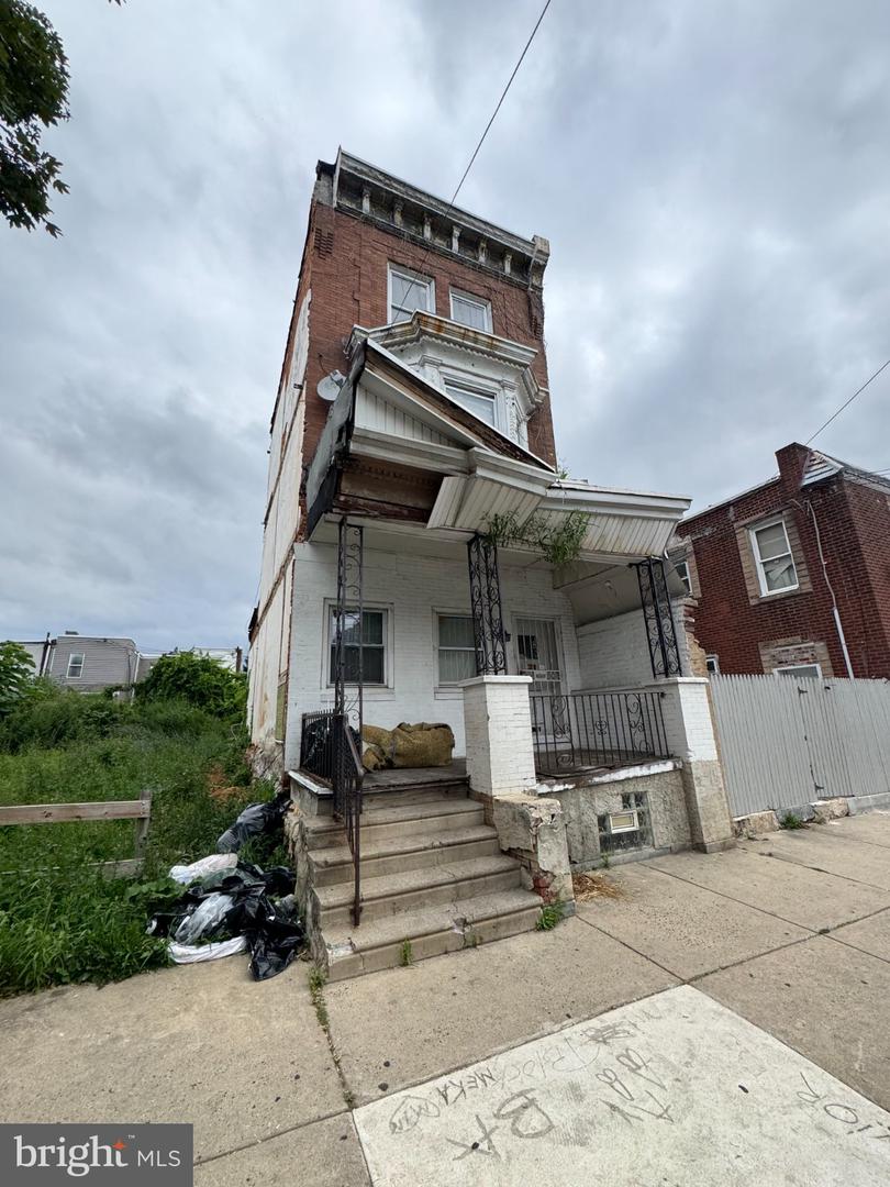 1211 W TIOGA ST Property Photo 1