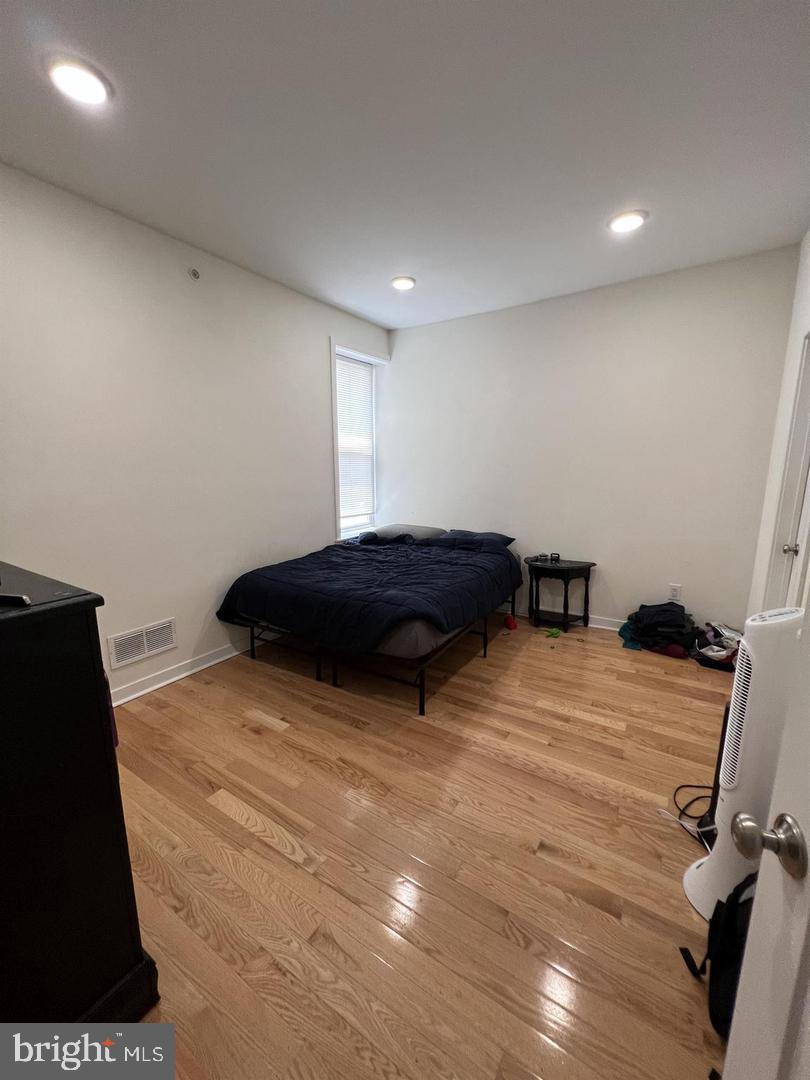 1926 Girard Ave #3a Property Photo 4