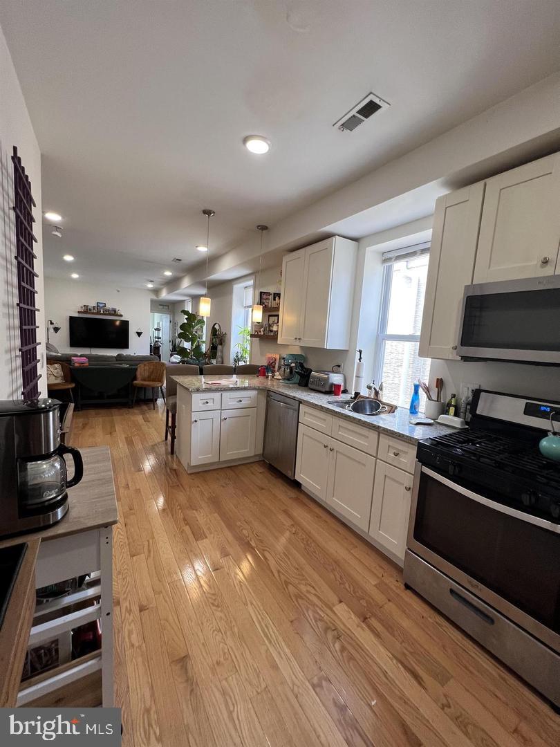 1926 Girard Ave #3a Property Photo 7