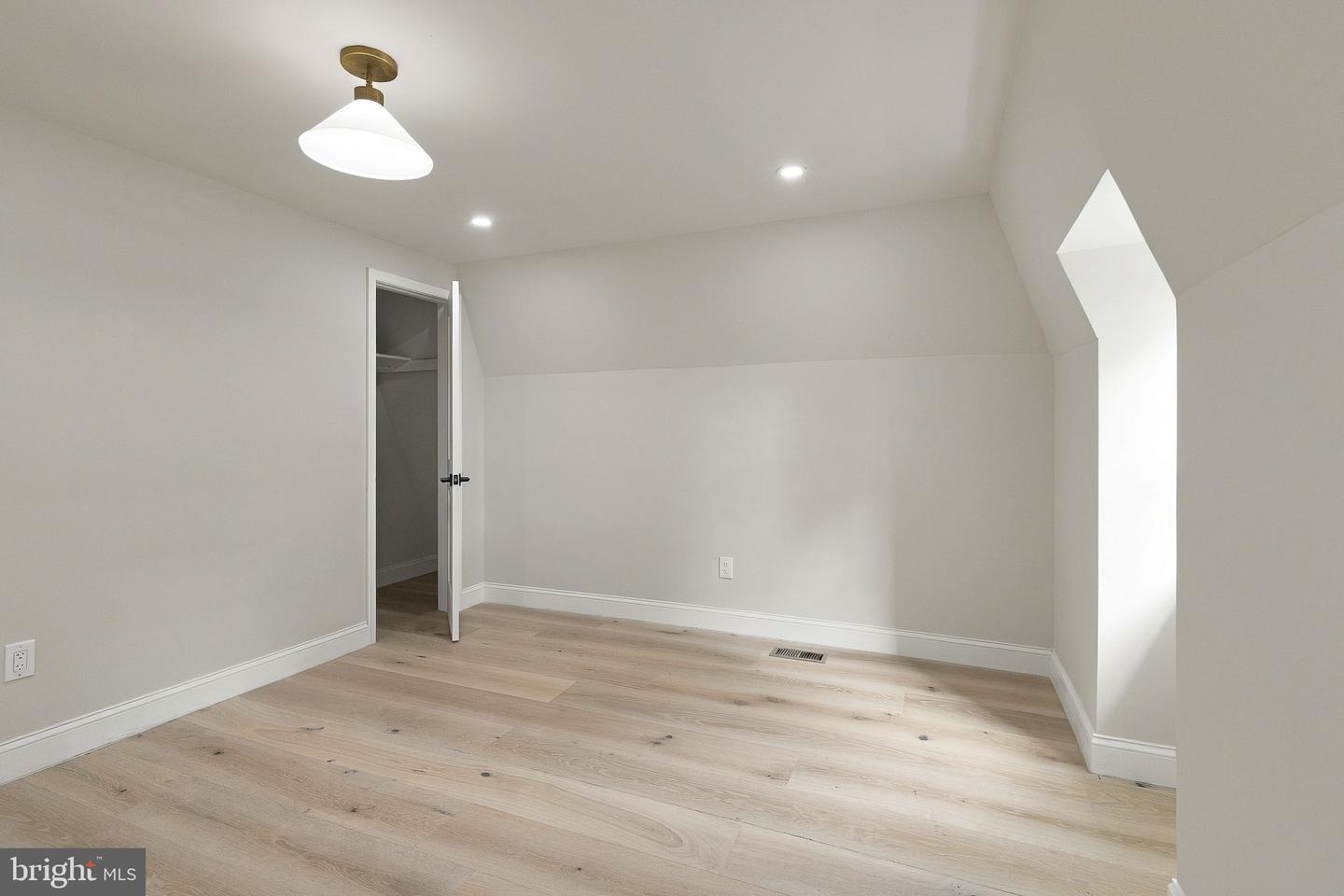 5040 Overbrook Ave Property Photo 34