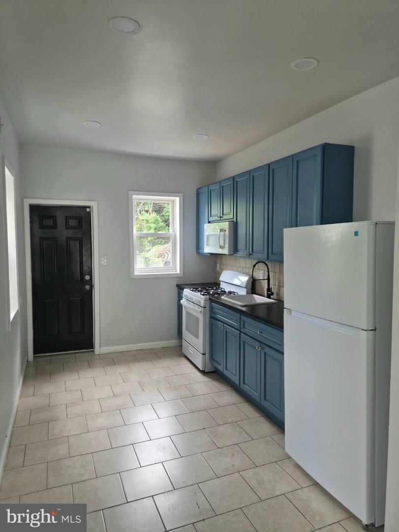 551 N Gross St Property Photo 7