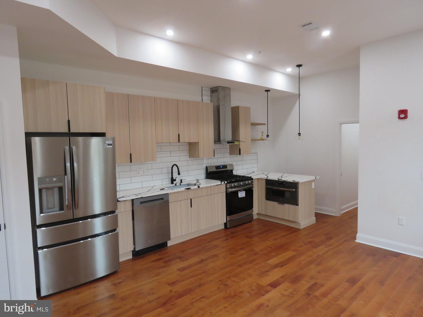 1252 S 21ST ST #APT. 1 2ND FLOOR Property Photo 1
