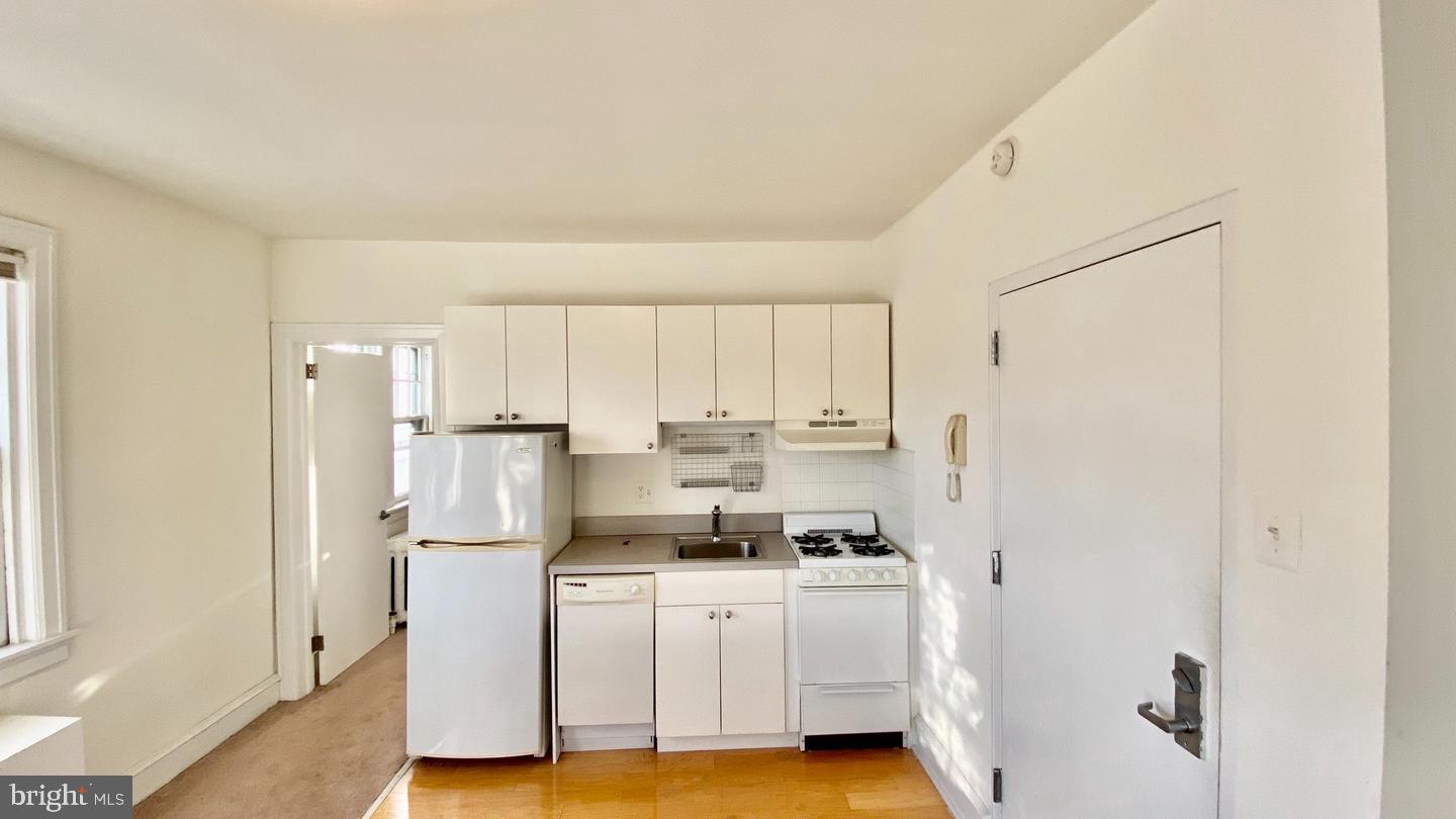 332-34 S 17th St #3a Property Photo 3