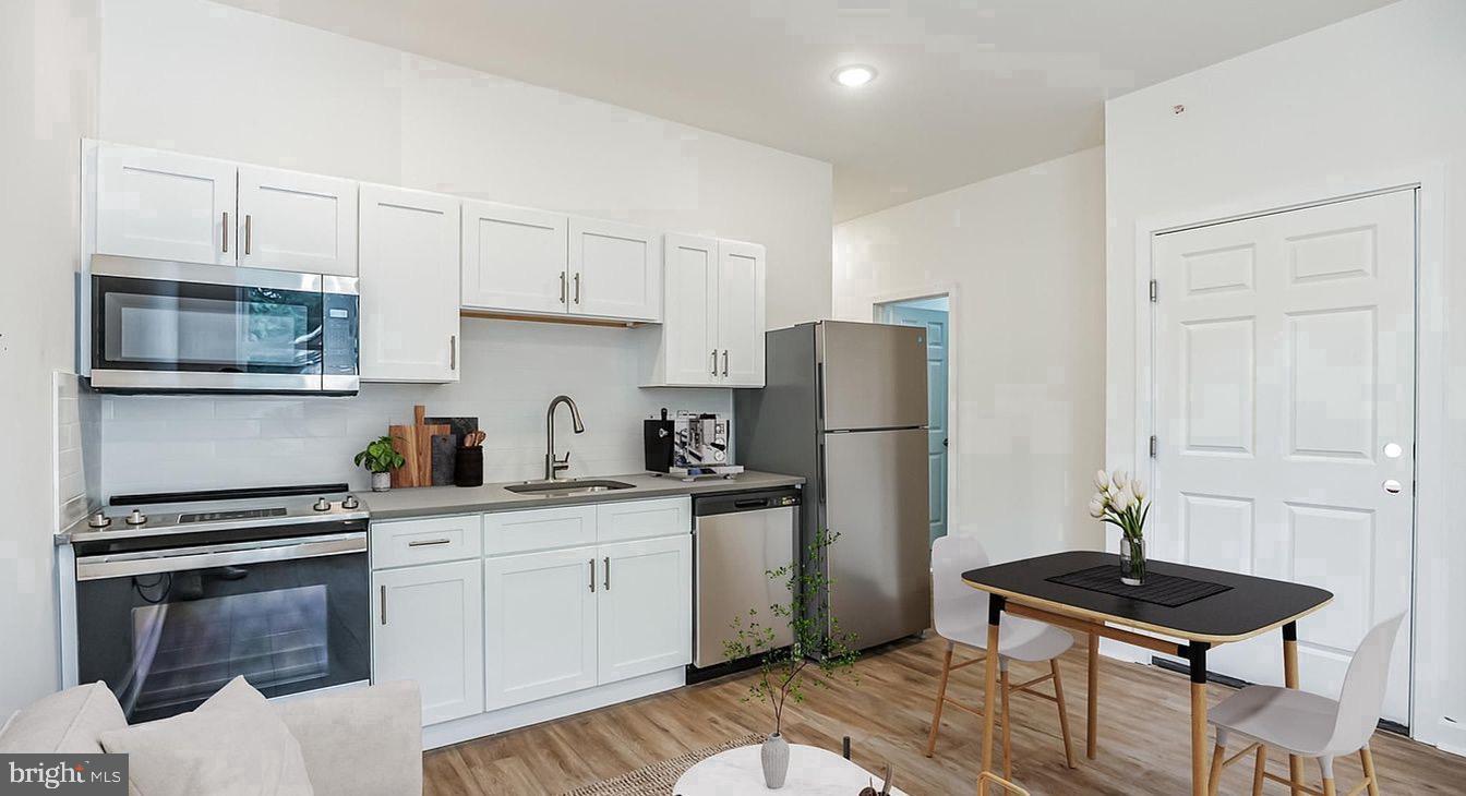 407 S 42ND ST #1R Property Photo 1