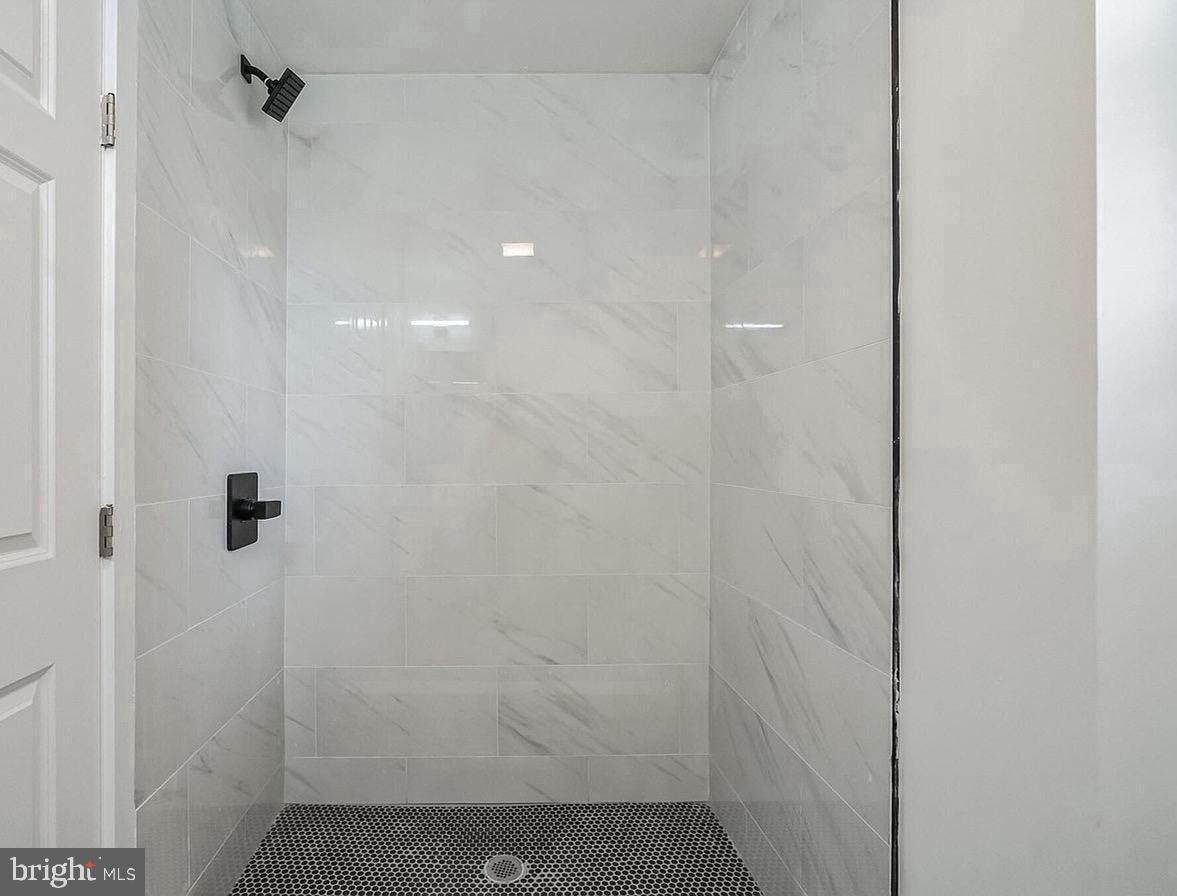 407 S 42nd St #1r Property Photo 22