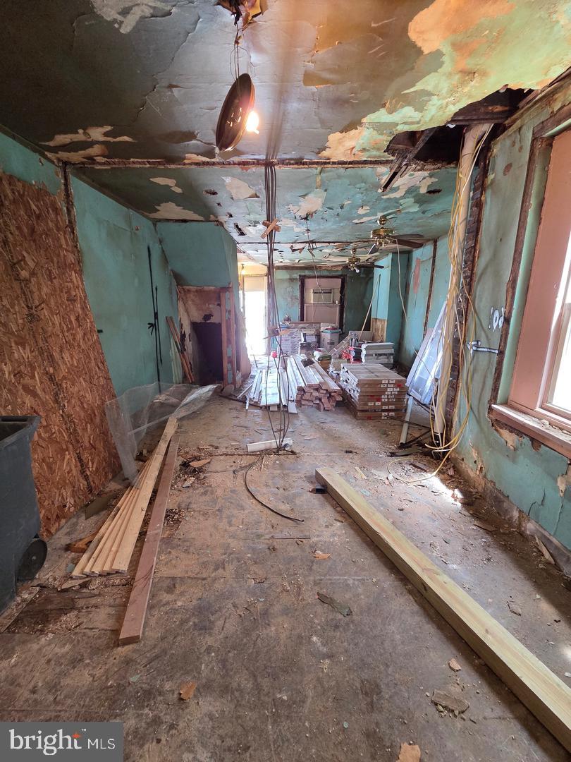 5026 Brown St Property Photo 5