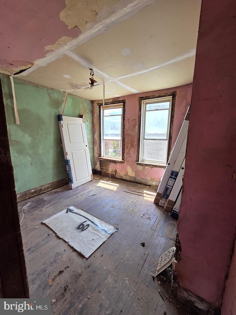 5026 Brown St Property Photo 6