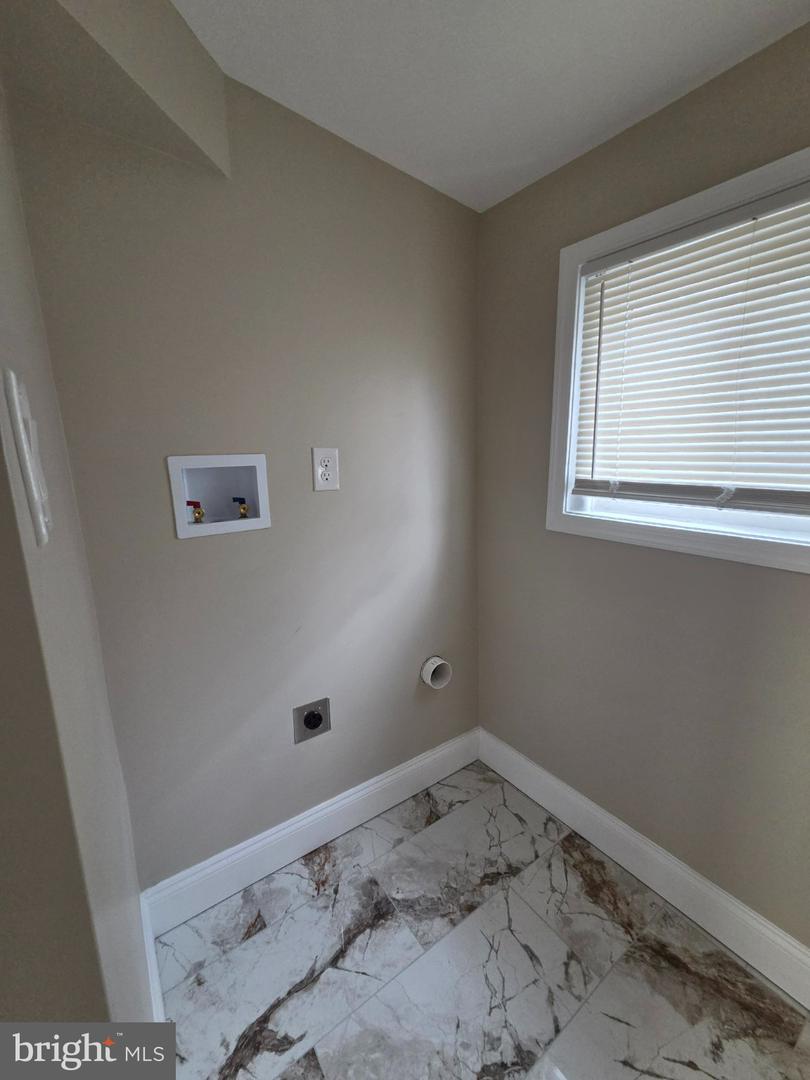 3848 Bennington St Property Photo 13