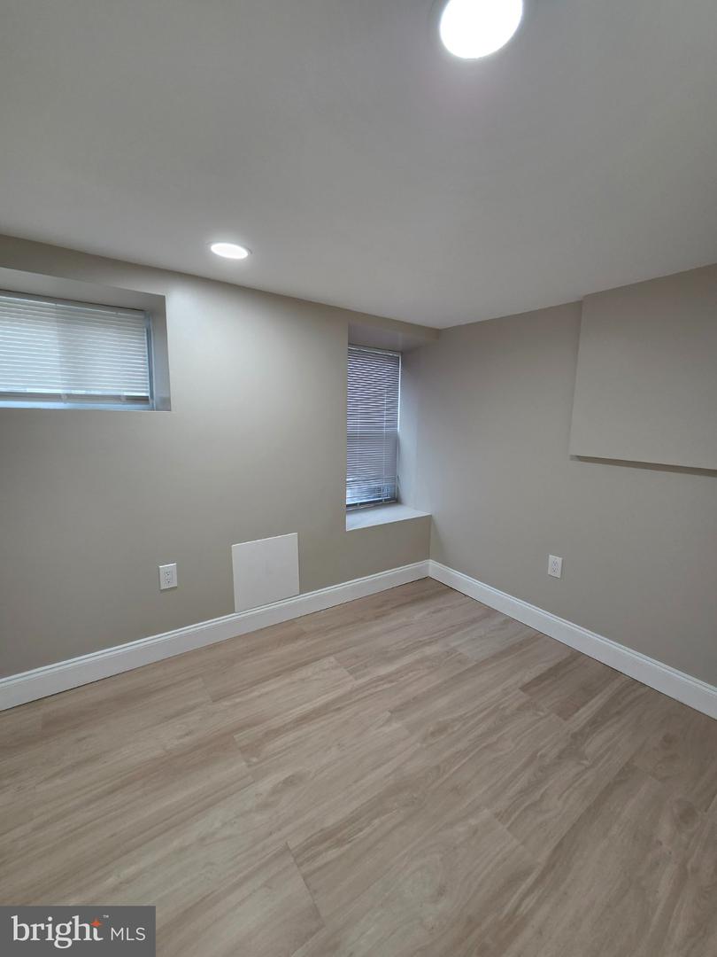 3848 Bennington St Property Photo 35