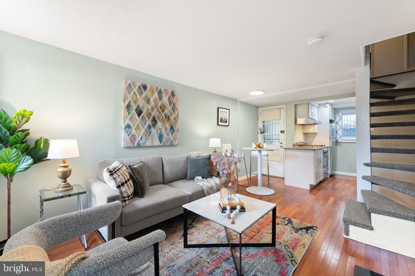 718 Addison St #f Property Photo 3
