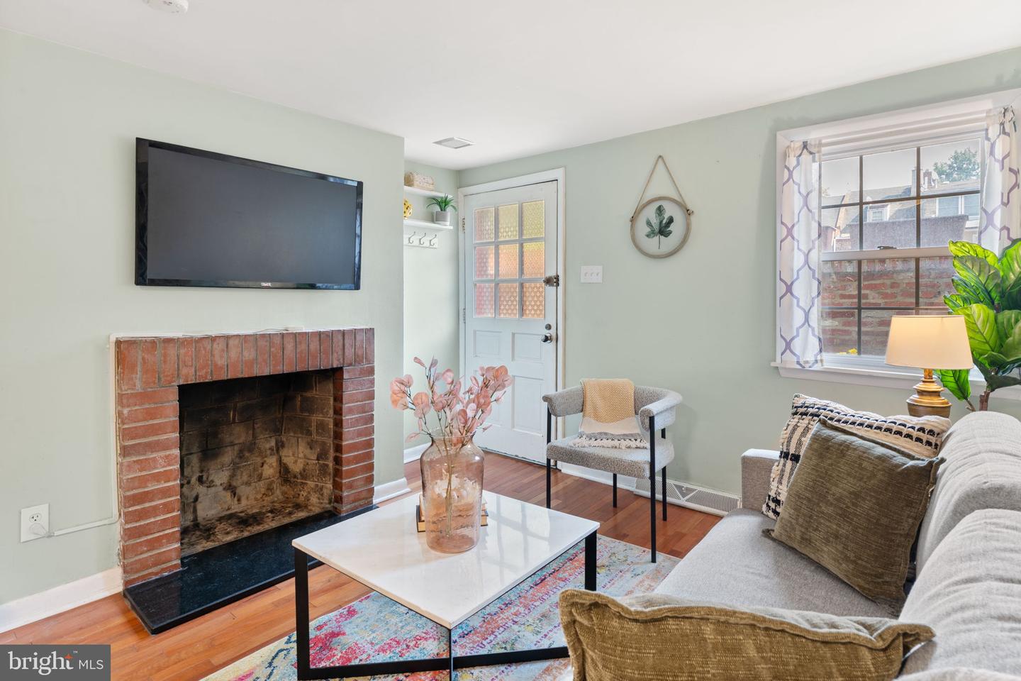 718 Addison St #f Property Photo 4