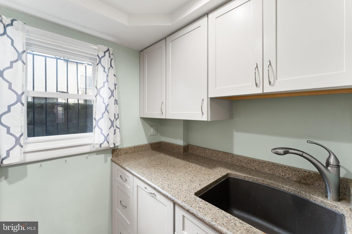 718 Addison St #f Property Photo 12