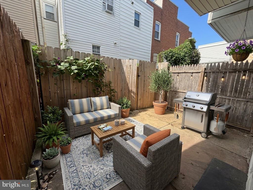 2304 E Albert St Property Photo 6