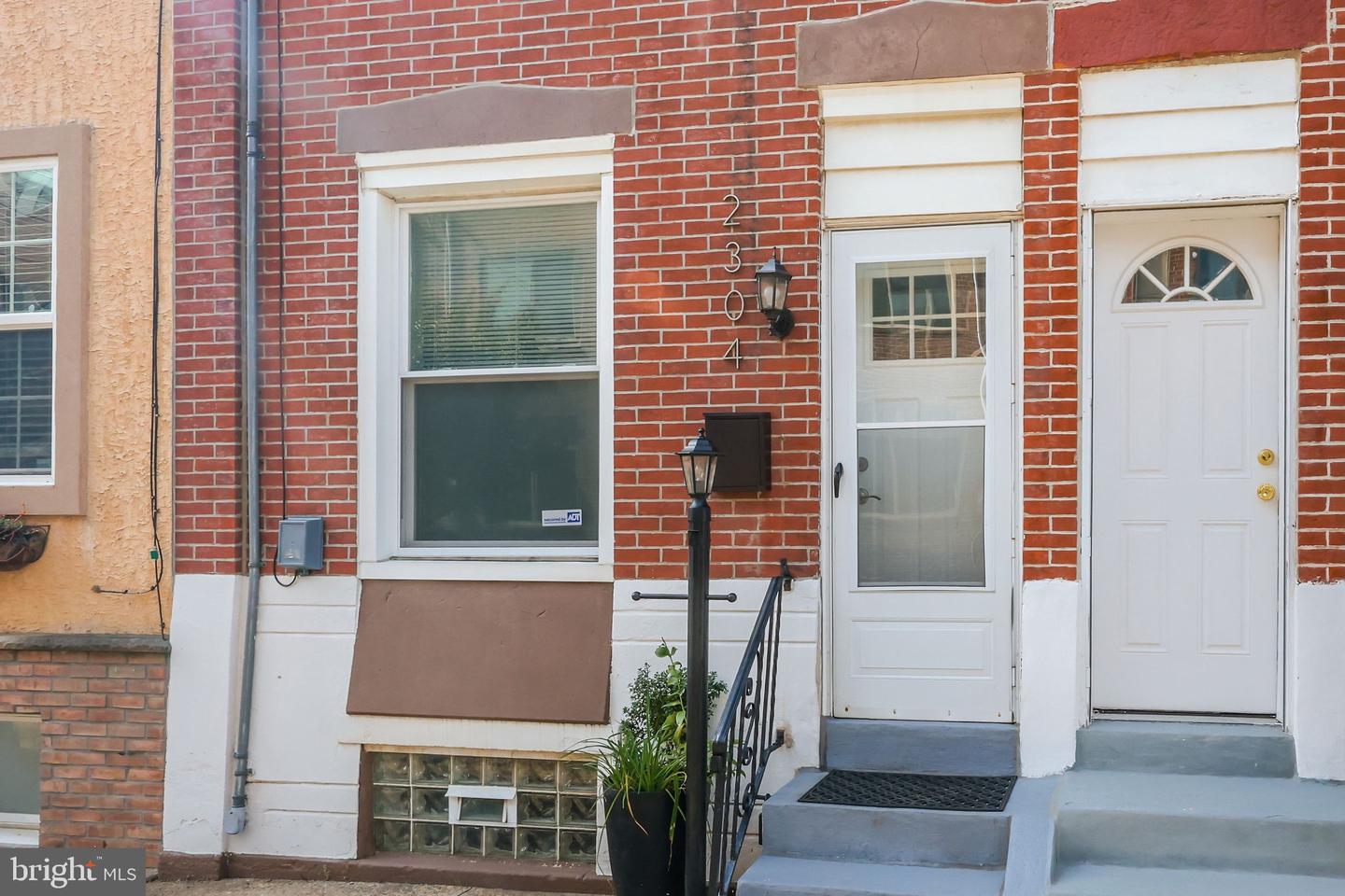 2304 E Albert St Property Photo 8