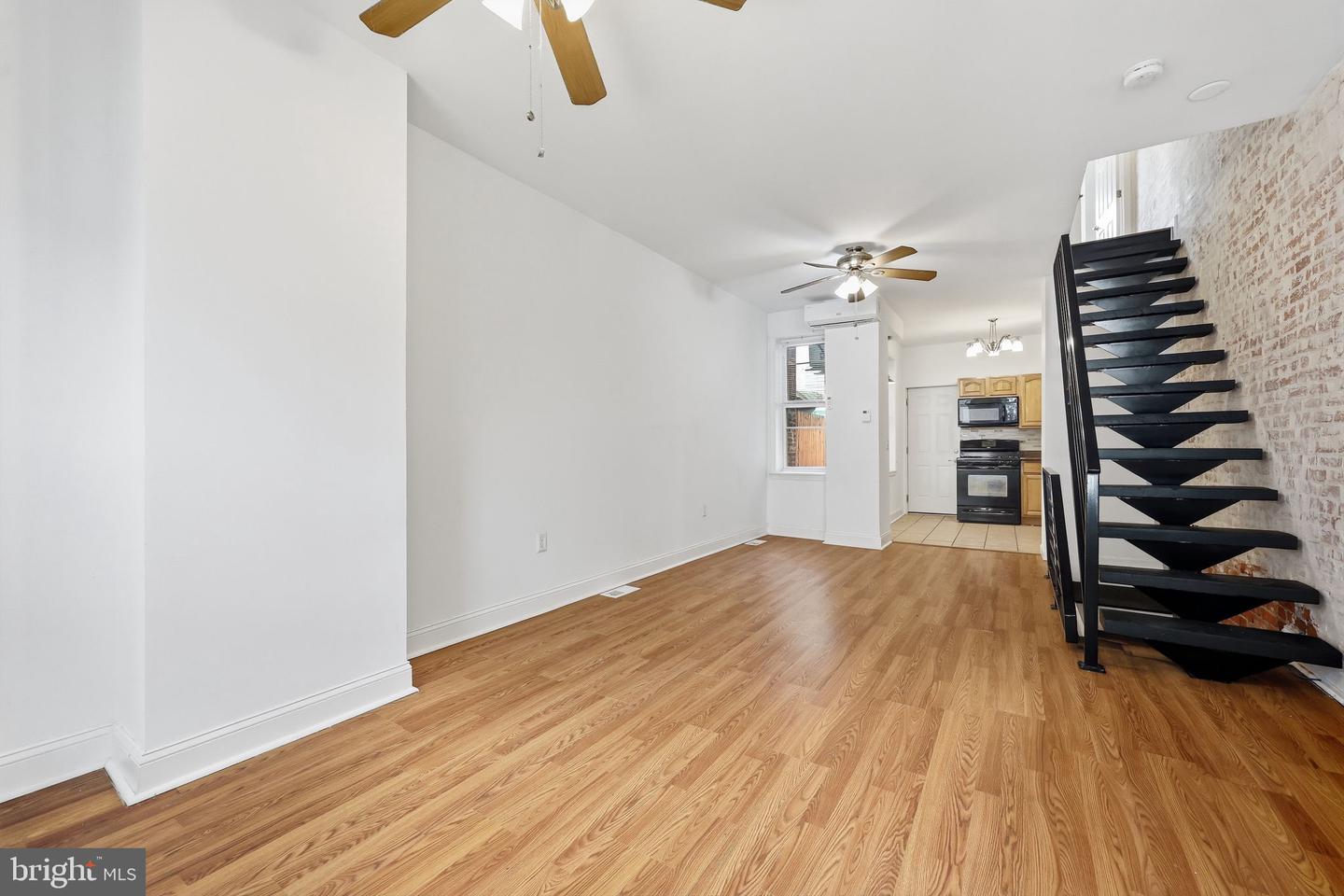 2304 E Albert St Property Photo 9