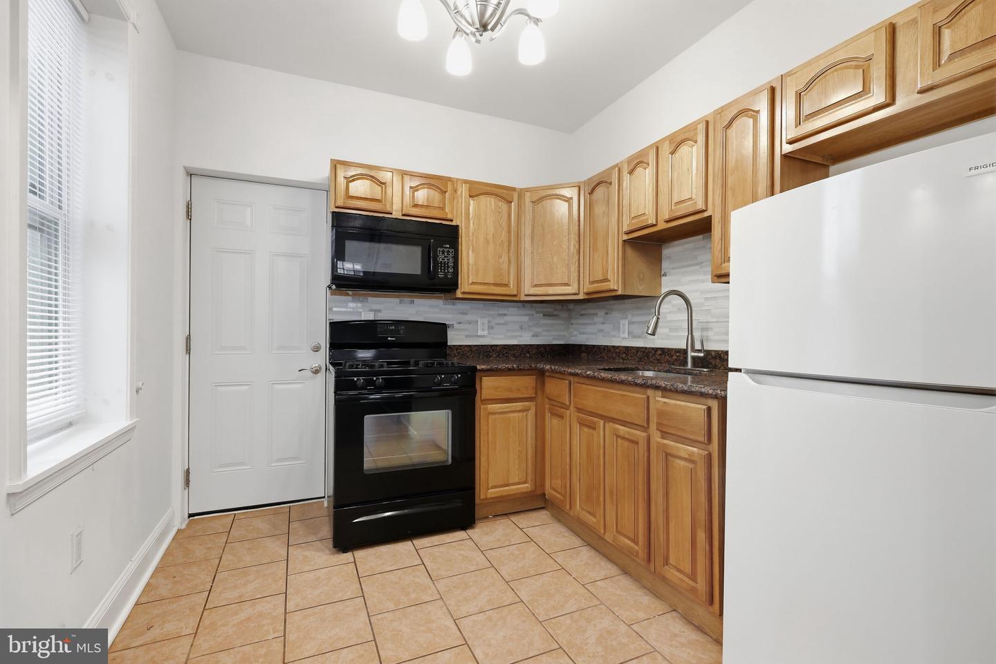 2304 E Albert St Property Photo 14