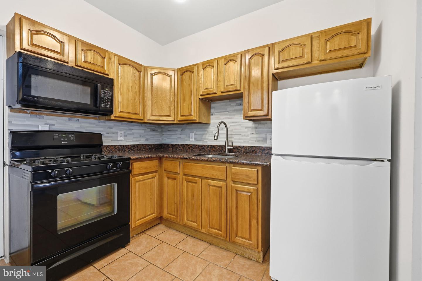 2304 E Albert St Property Photo 15