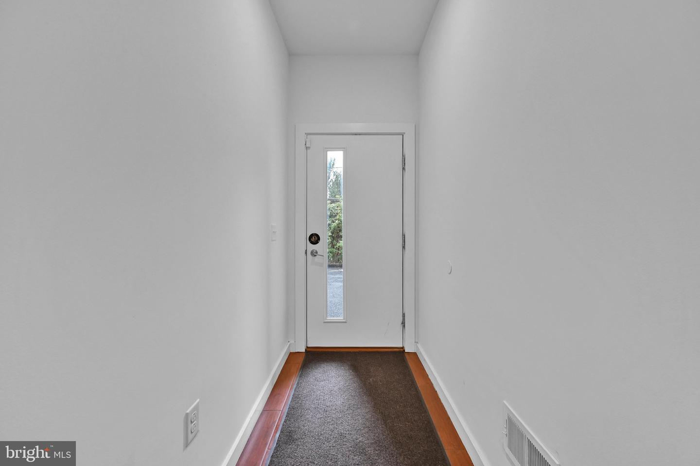 2517 E Cambria St #e Property Photo 4