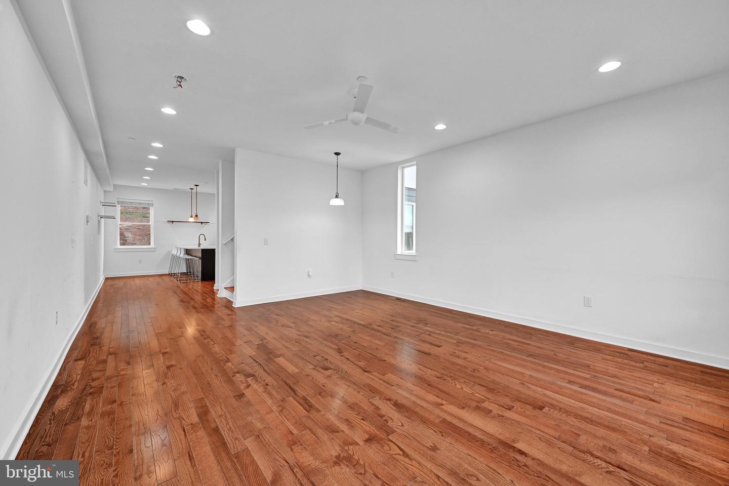 2517 E Cambria St #e Property Photo 8