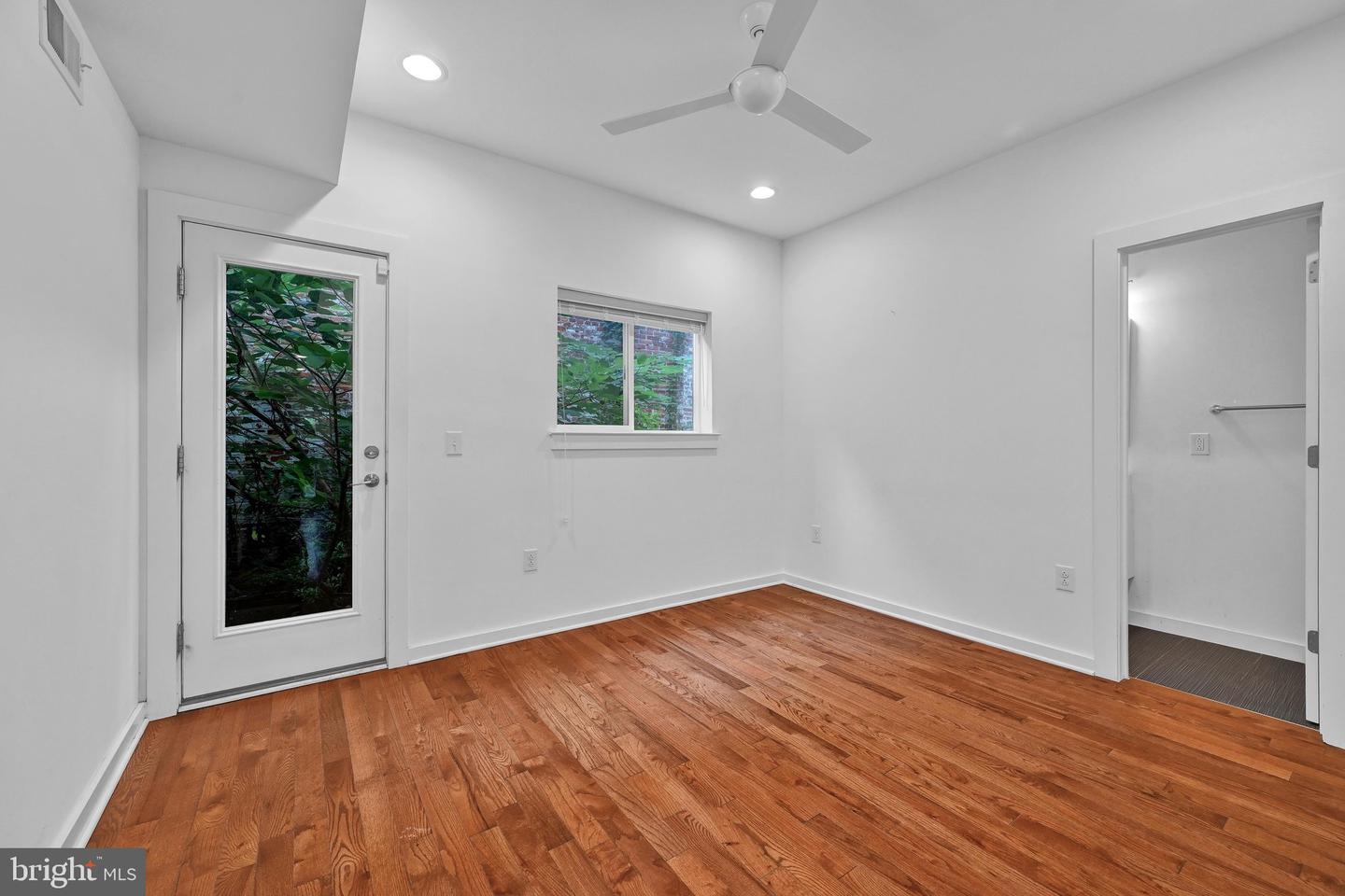 2517 E Cambria St #e Property Photo 23