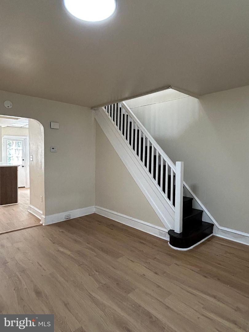1130 S Peach St Property Photo 3