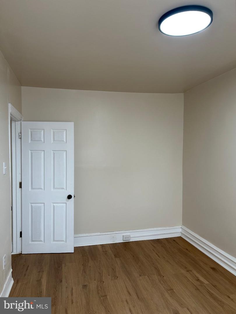 1130 S Peach St Property Photo 9