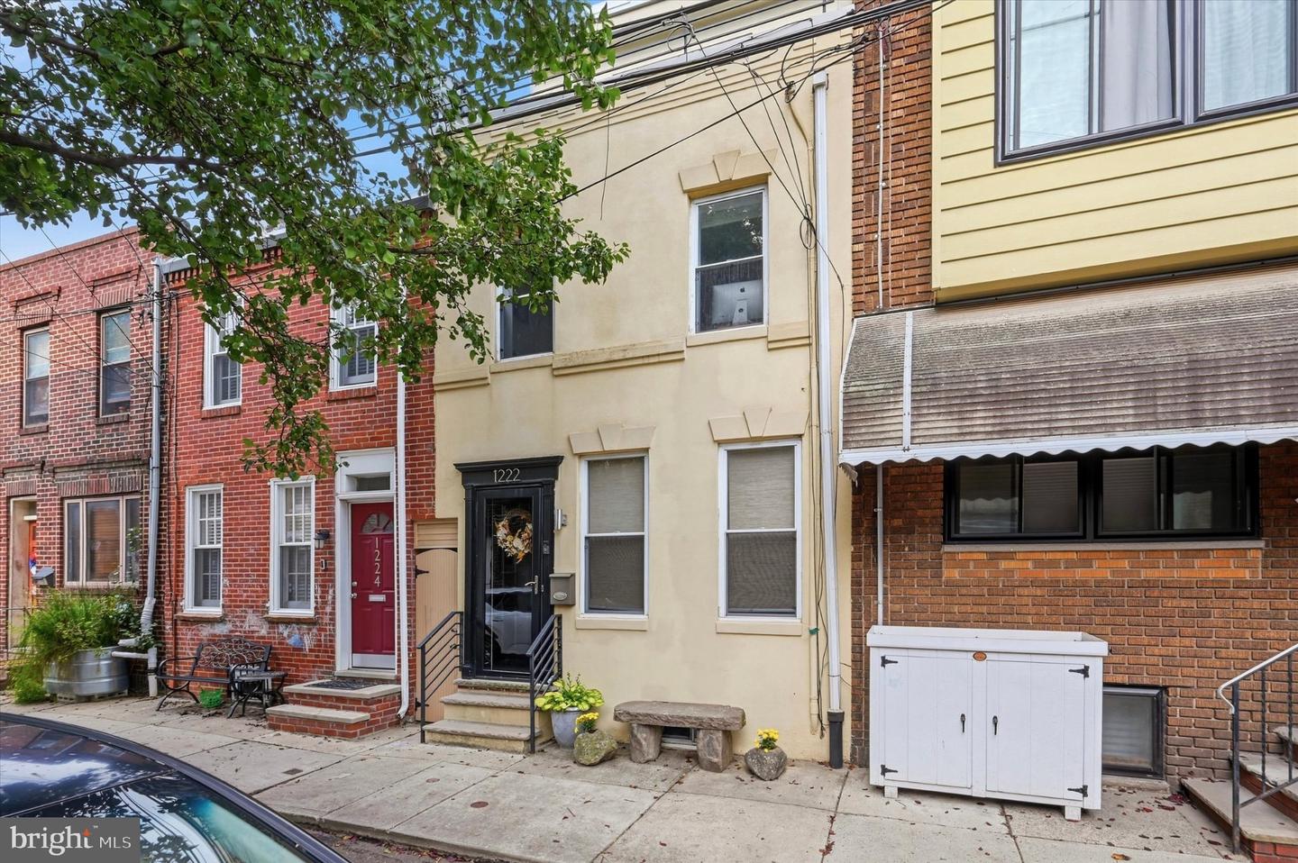 1222 S Alder St Property Photo 3