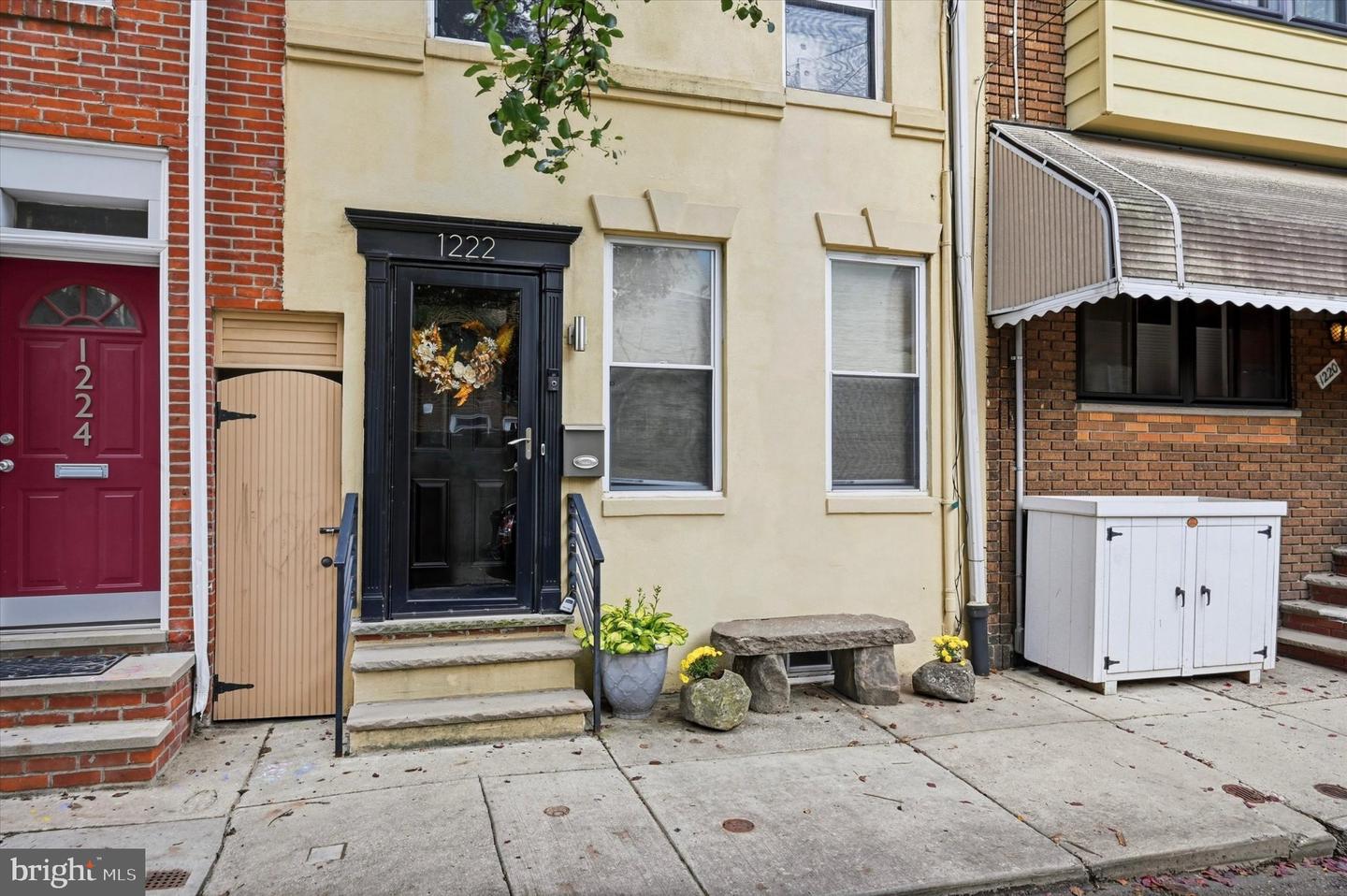 1222 S Alder St Property Photo 4