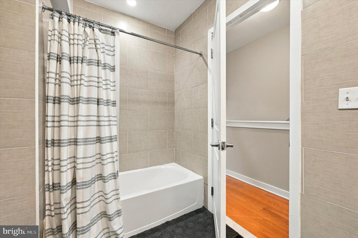1222 S Alder St Property Photo 25