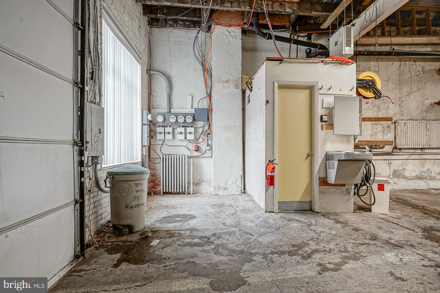 317 Dickinson St #warehouse Property Photo 4