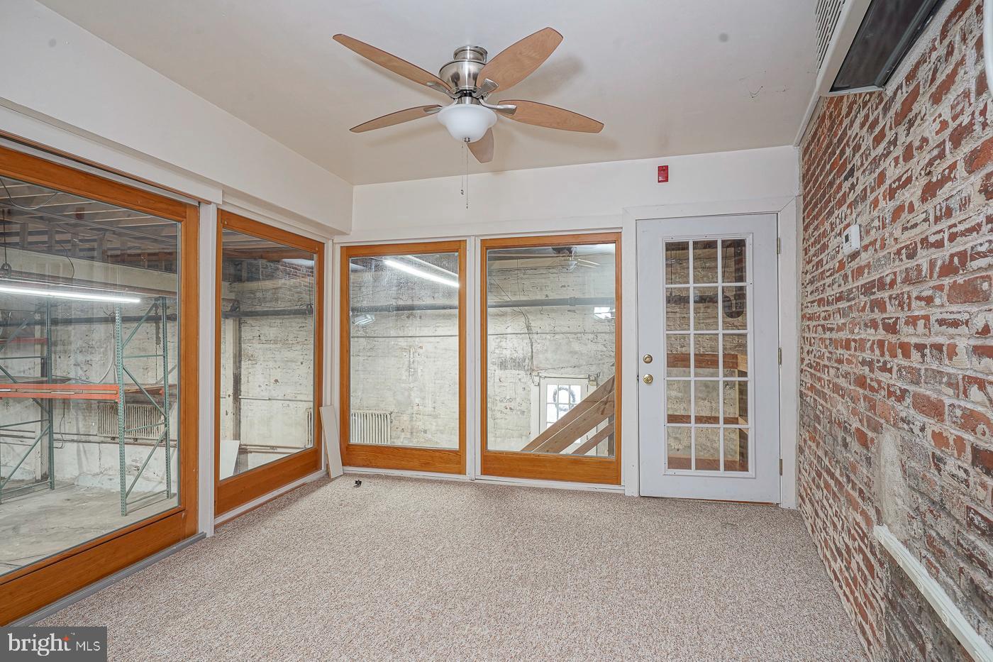 317 Dickinson St #warehouse Property Photo 9