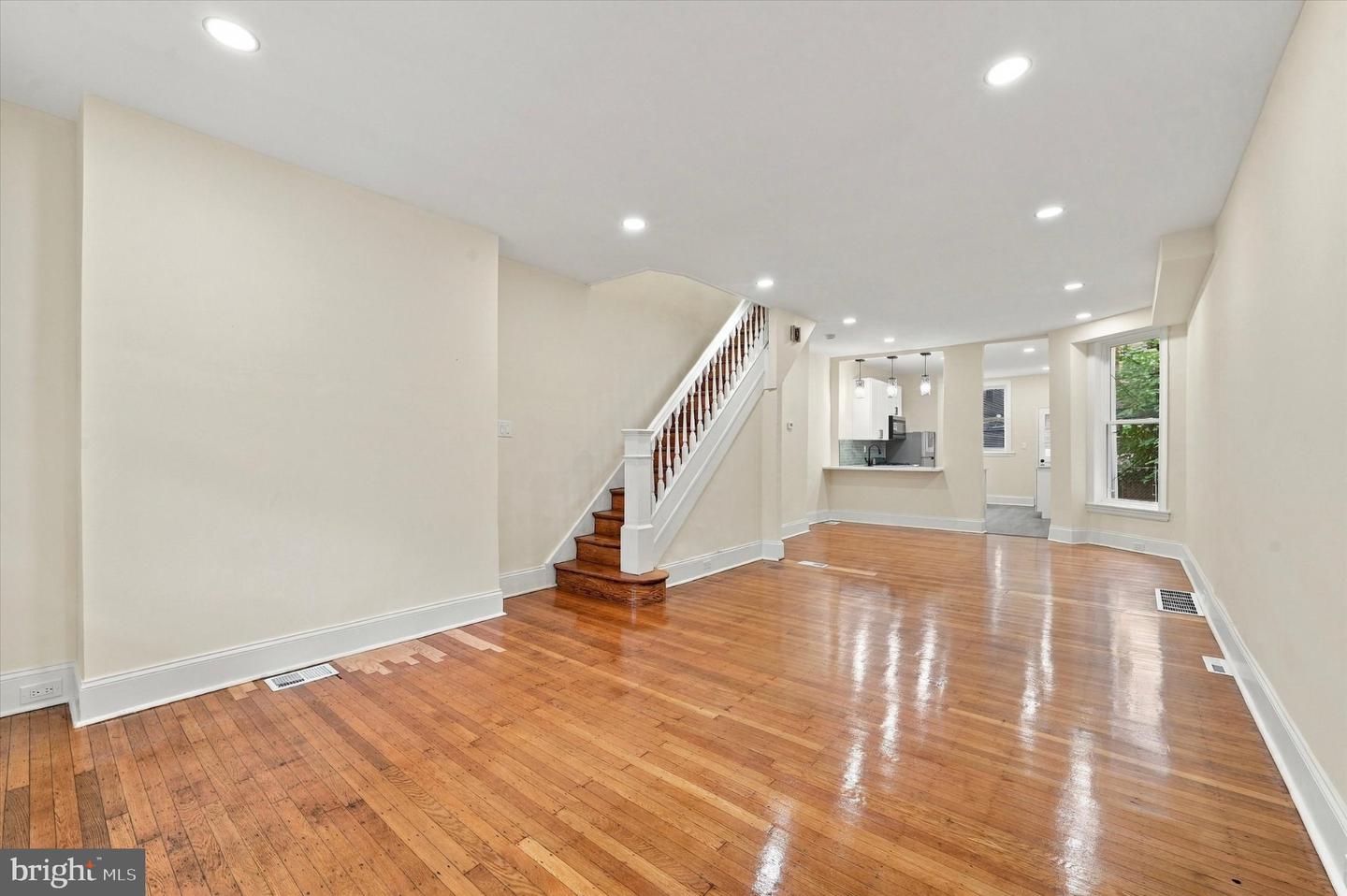 5050 Irving St Property Photo 2