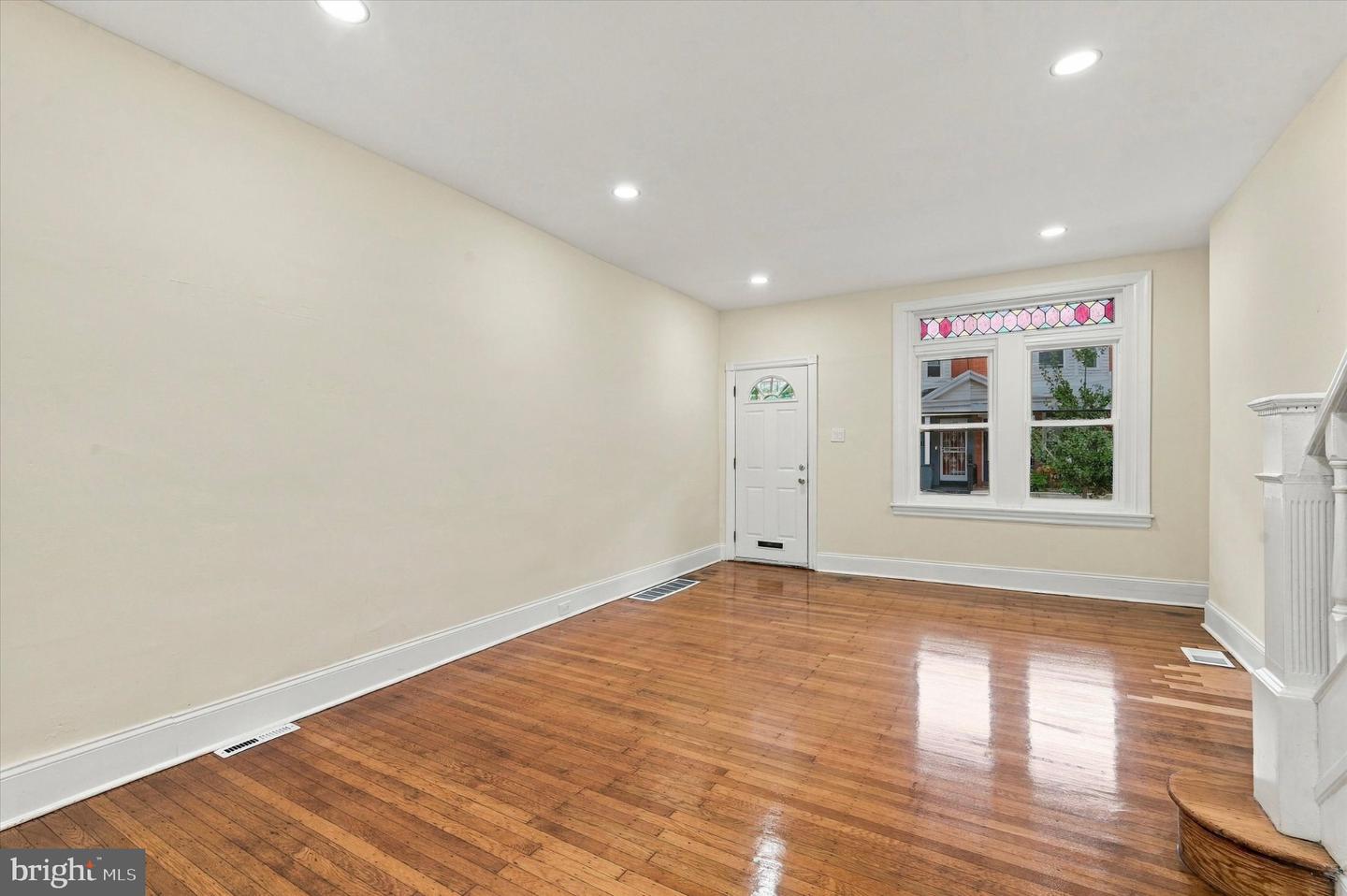 5050 Irving St Property Photo 3