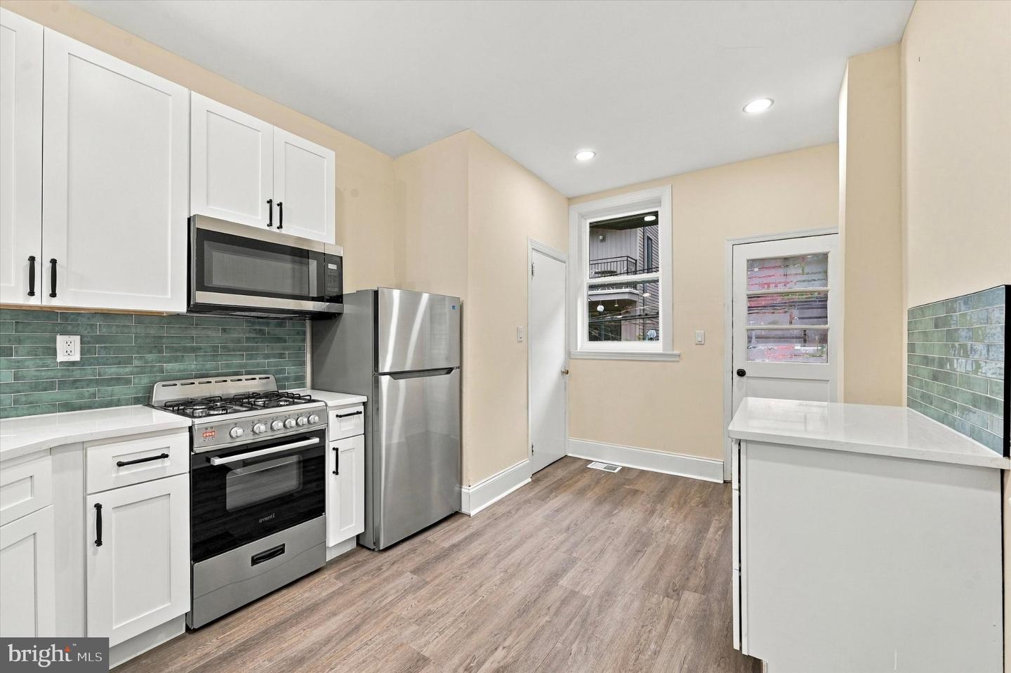 5050 Irving St Property Photo 5