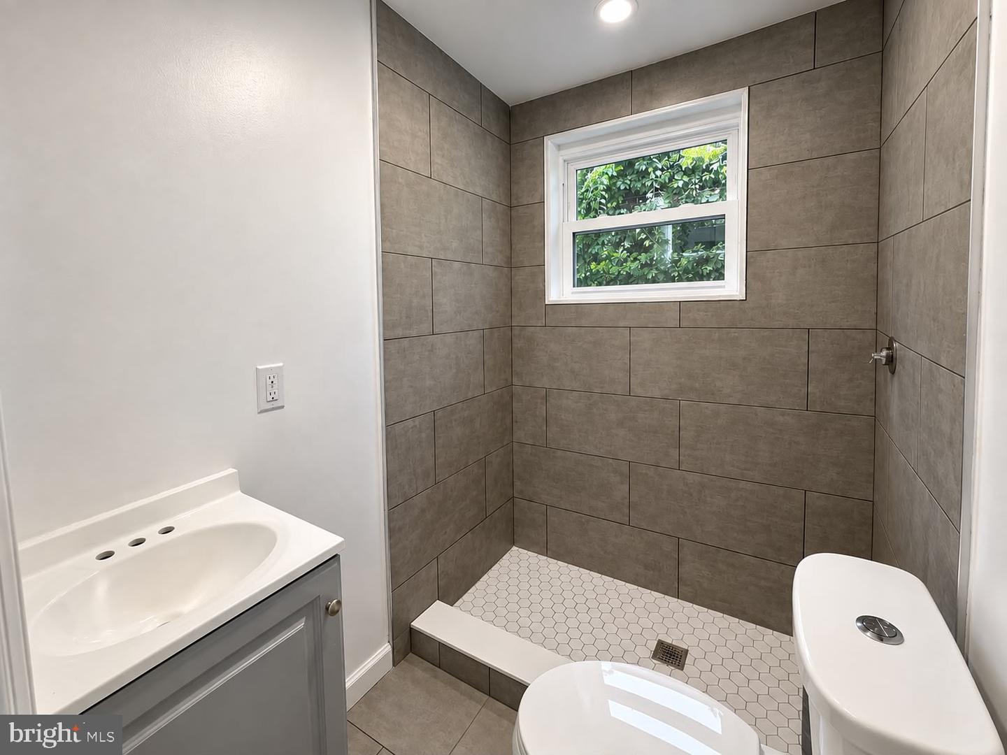 2022 W Ontario St #3 Property Photo 2