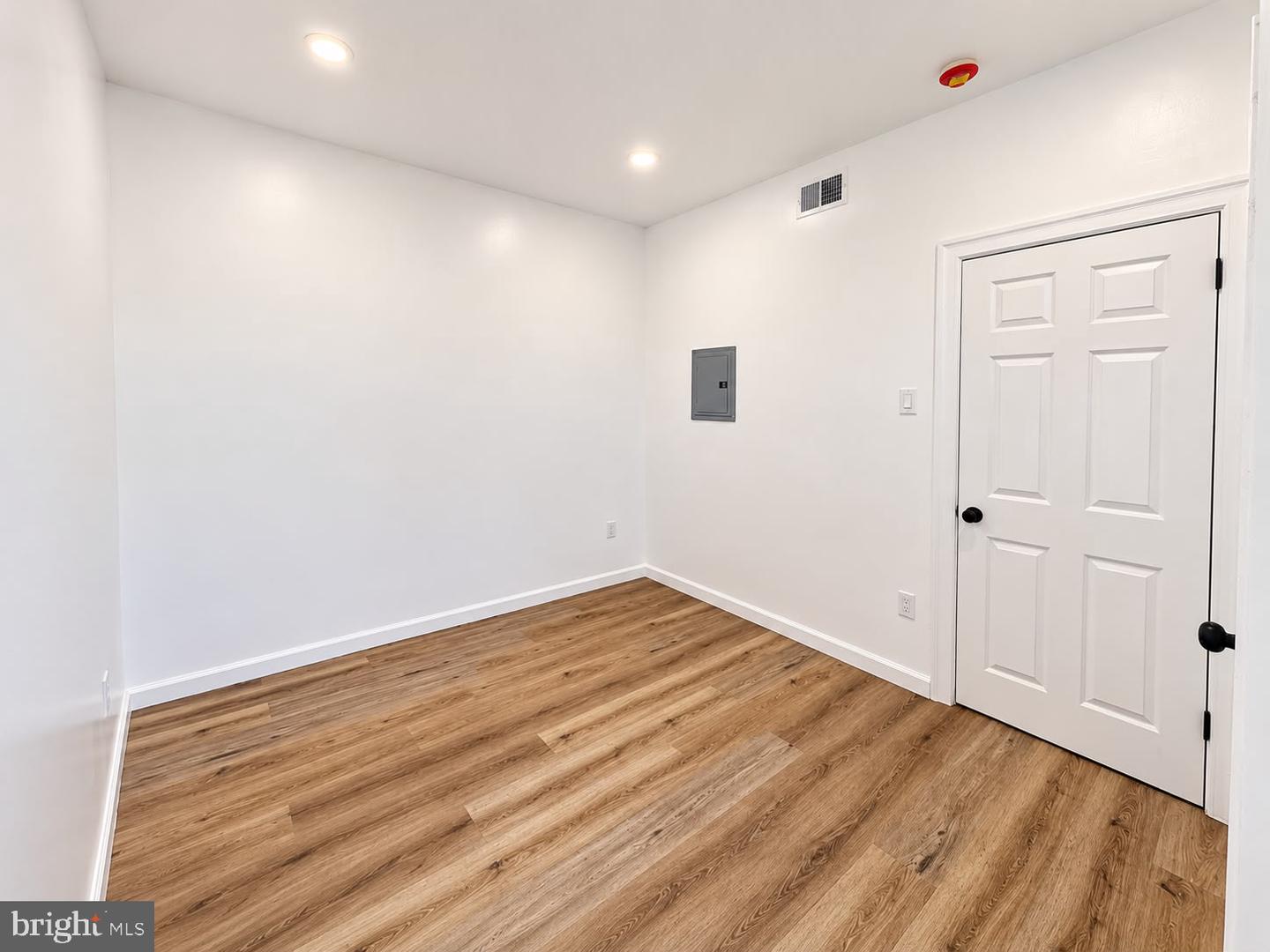 2022 W Ontario St #3 Property Photo 5