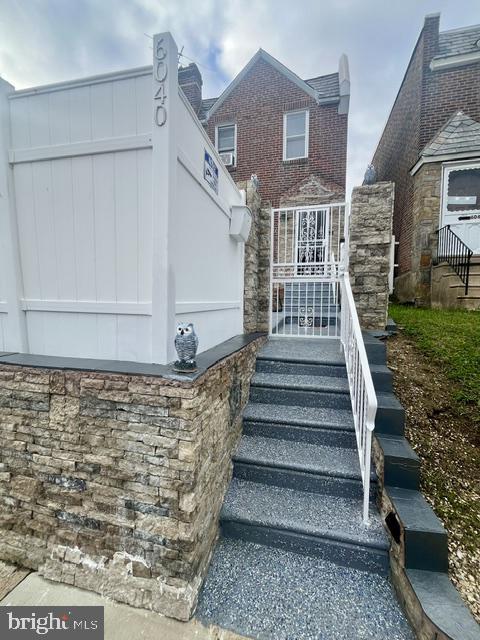 6040 Alma St Property Photo 2