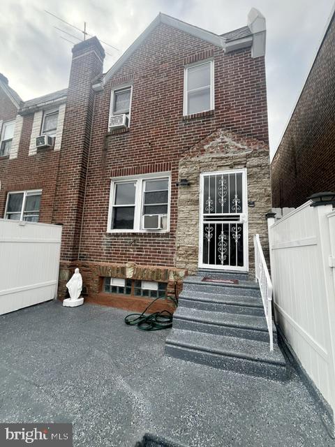 6040 Alma St Property Photo 3